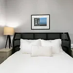 Lovely 2 Bedroom Suite Steps From The Beach