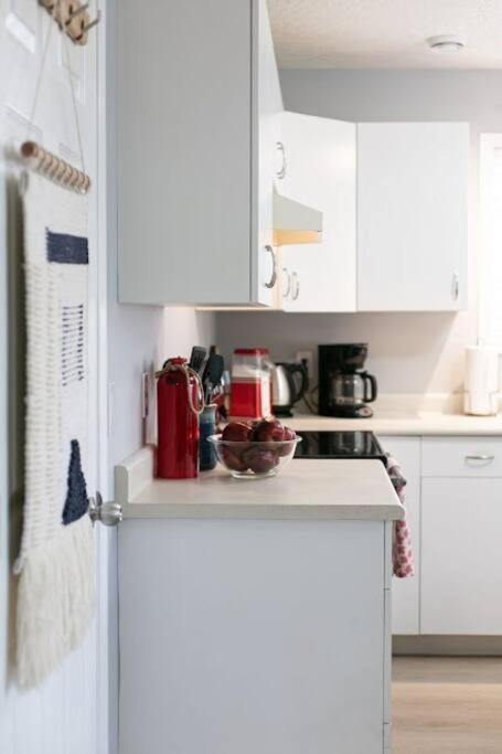 Lovely 2 Bedroom Steps From The Apartment