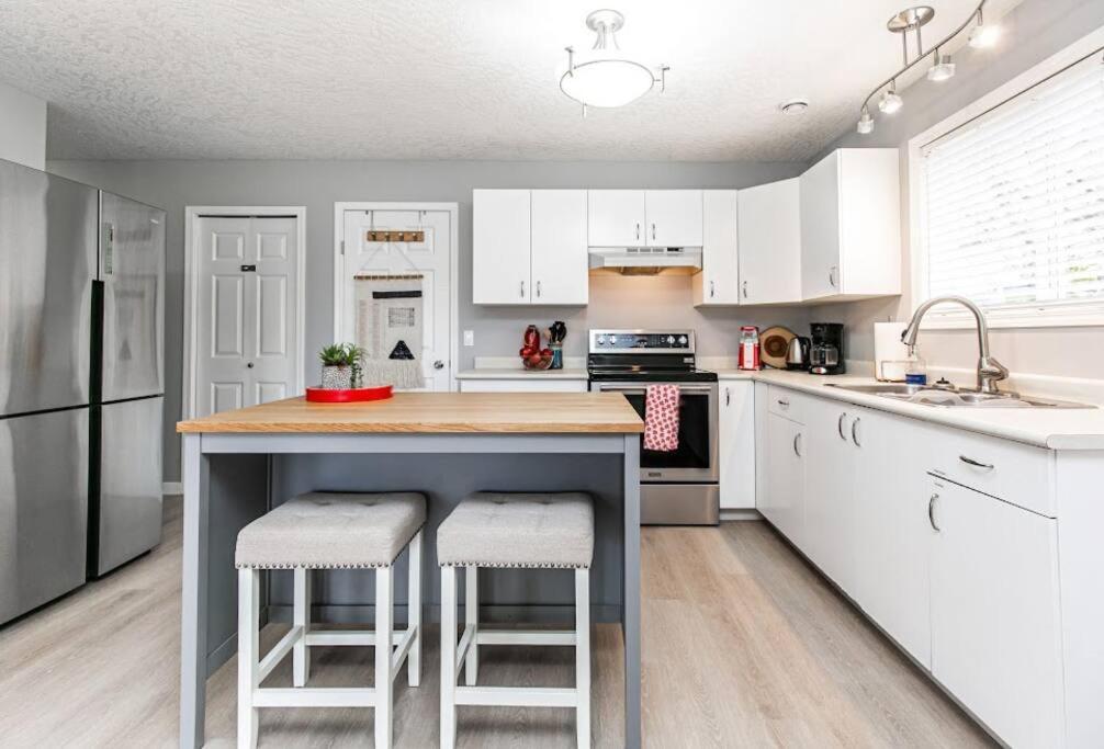 Lovely 2 Bedroom Steps From The Apartment *
